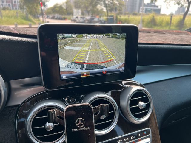 【原鈑件x認證車】挑戰全台最便宜GLC300 241匹 iKEY 記憶電動椅 方向盤快撥+換檔撥片 電尾門 南極星測速  第14張相片