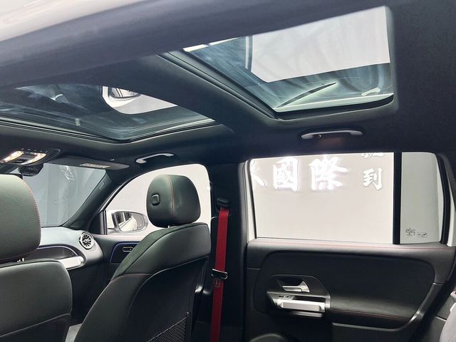 M-BENZ賓士 GLB35 AMG  第9張相片