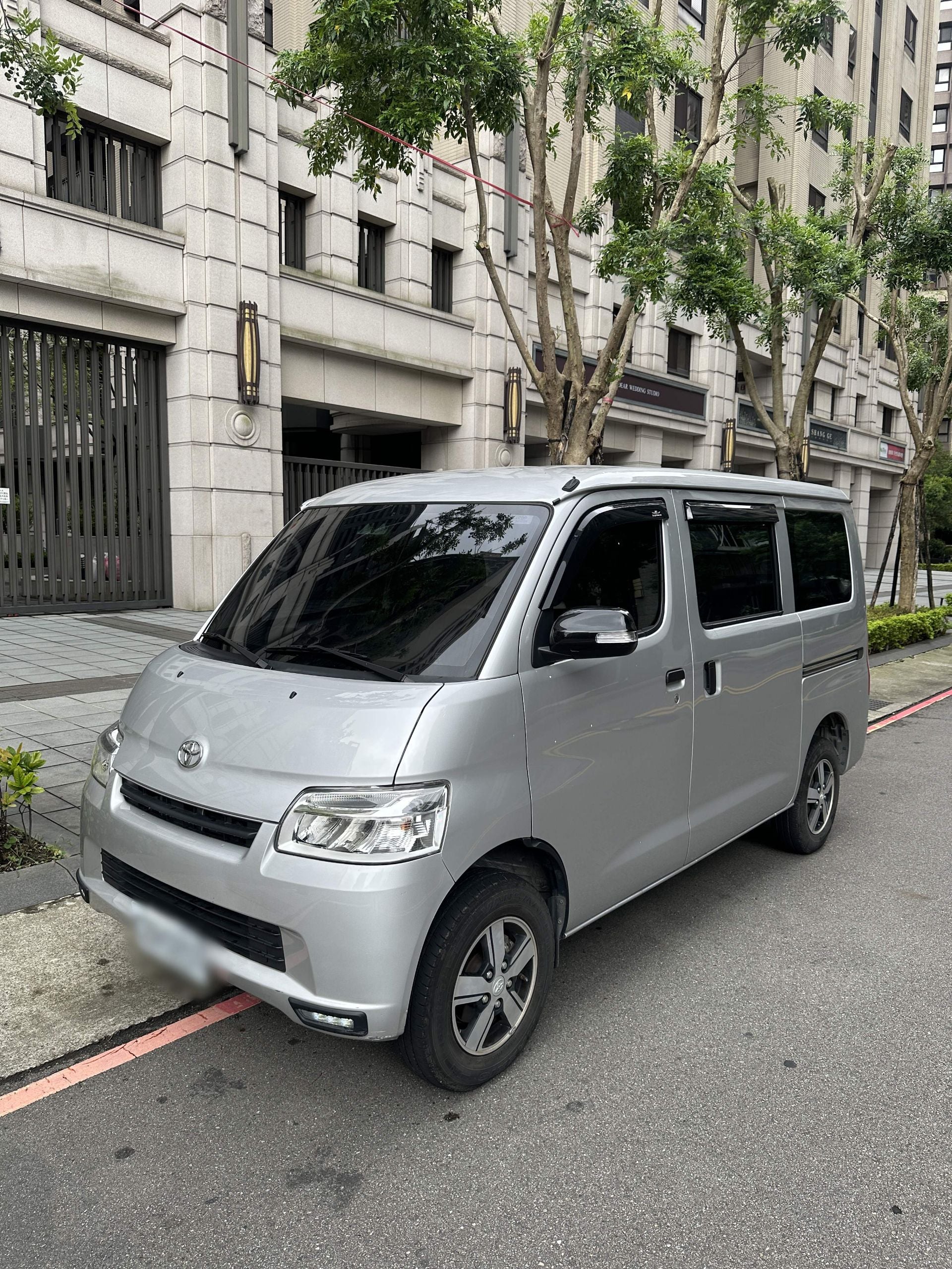 2023 Toyota Town Ace Van TSS 湯A斯 廂式貨車 生意人的賺錢神車 #5人座自排 #僅跑2萬 #一手車 #原廠保固中 請直接來電 ☎ : 0９80-558-999 (訊息回覆較慢)  第1張相片