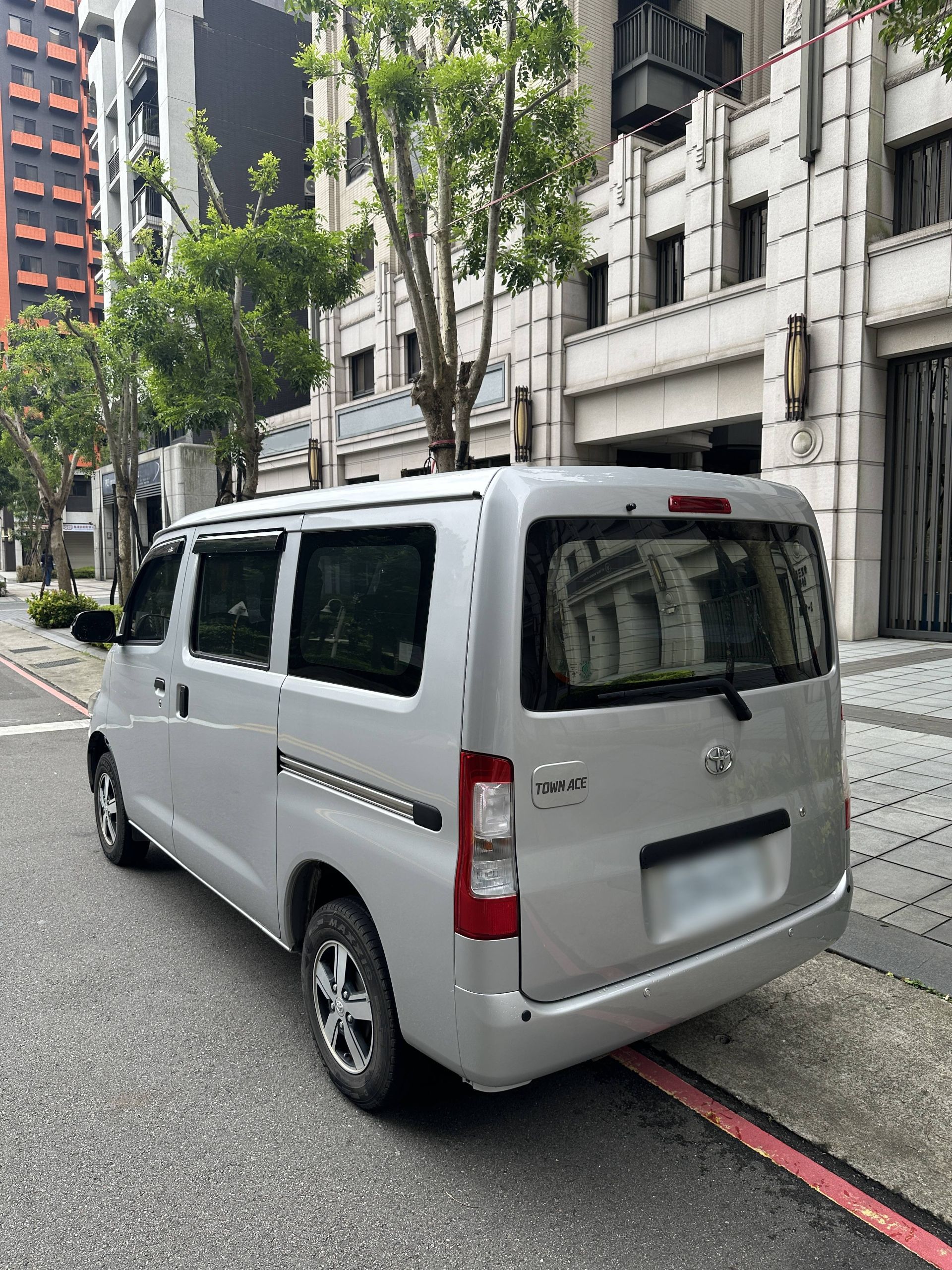 2023 Toyota Town Ace Van TSS 湯A斯 廂式貨車 生意人的賺錢神車 #5人座自排 #僅跑2萬 #一手車 #原廠保固中 請直接來電 ☎ : 0９80-558-999 (訊息回覆較慢)  第2張相片