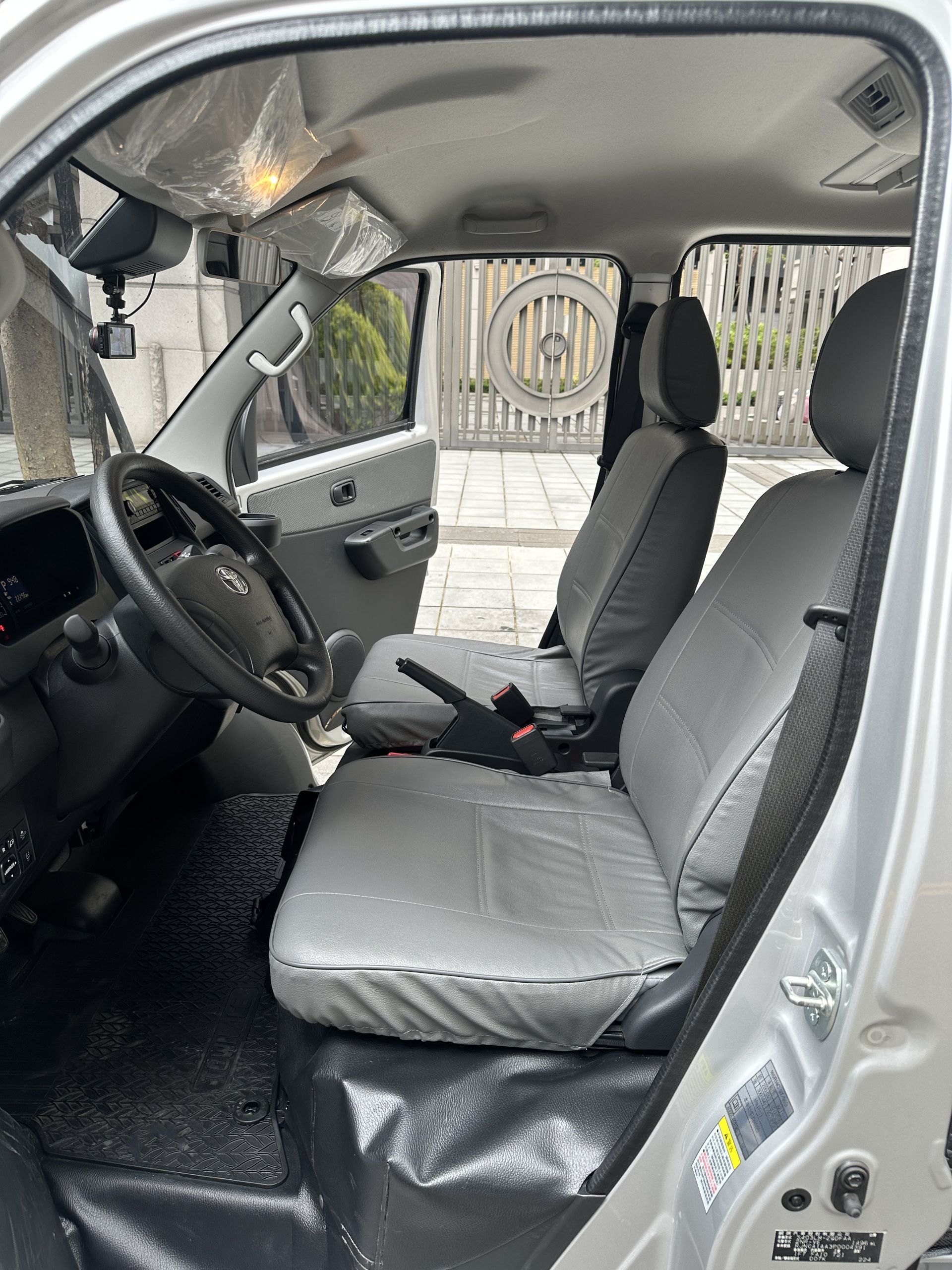 2023 Toyota Town Ace Van TSS 湯A斯 廂式貨車 生意人的賺錢神車 #5人座自排 #僅跑2萬 #一手車 #原廠保固中 請直接來電 ☎ : 0９80-558-999 (訊息回覆較慢)  第3張相片