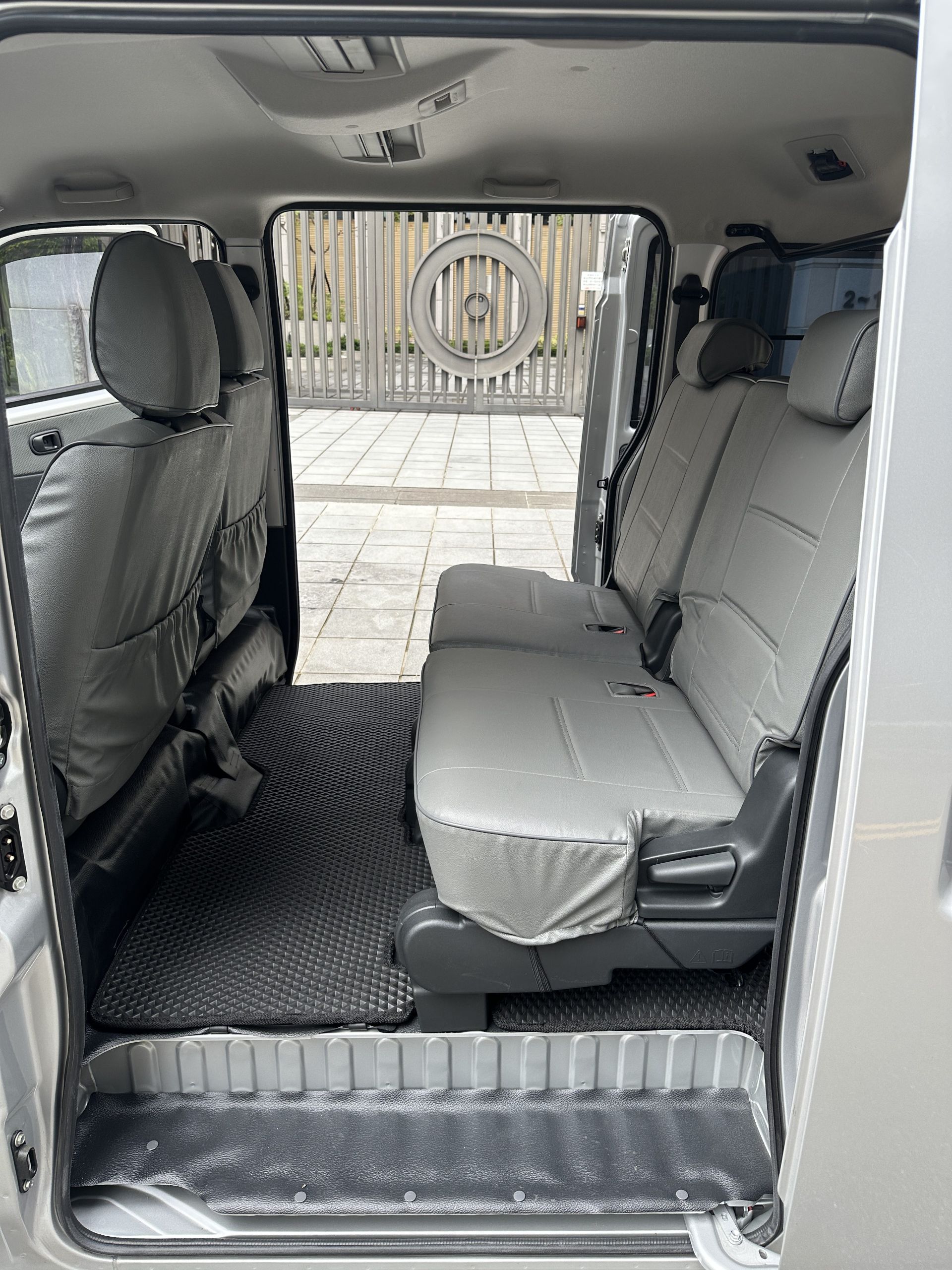 2023 Toyota Town Ace Van TSS 湯A斯 廂式貨車 生意人的賺錢神車 #5人座自排 #僅跑2萬 #一手車 #原廠保固中 請直接來電 ☎ : 0９80-558-999 (訊息回覆較慢)  第4張相片