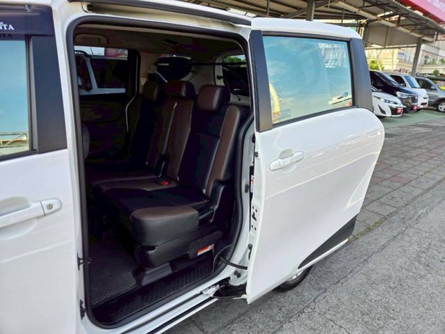 原鈑件 里程保證 認證美車 原廠保養車 盲點 側滑門 定速 車道偏離警示 座艙空間多變化 CP值超高!!  第6張相片