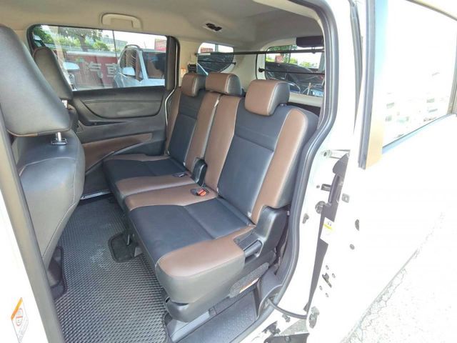 原鈑件 里程保證 認證美車 原廠保養車 盲點 側滑門 定速 車道偏離警示 座艙空間多變化 CP值超高!!  第8張相片