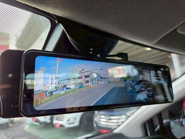 原鈑件 里程保證 認證美車 原廠保養車 盲點 側滑門 定速 車道偏離警示 座艙空間多變化 CP值超高!!  第17張相片