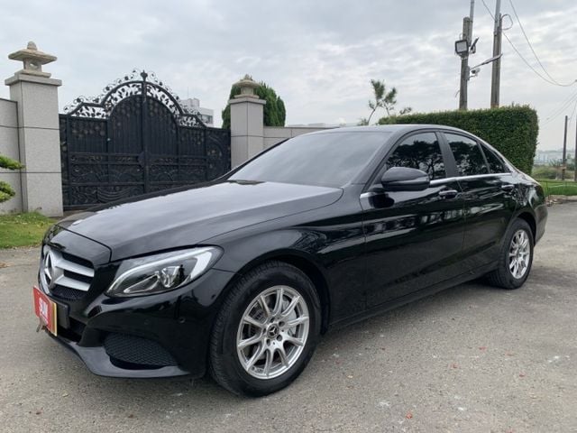 2017/18年式 C250 認證優質車 升級AMG鋁圈/定速/導航/電動椅含加熱/天窗/油水路已處理/內外棉  第1張相片
