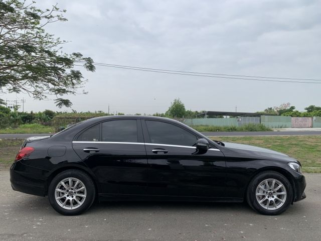 2017/18年式 C250 認證優質車 升級AMG鋁圈/定速/導航/電動椅含加熱/天窗/油水路已處理/內外棉  第3張相片