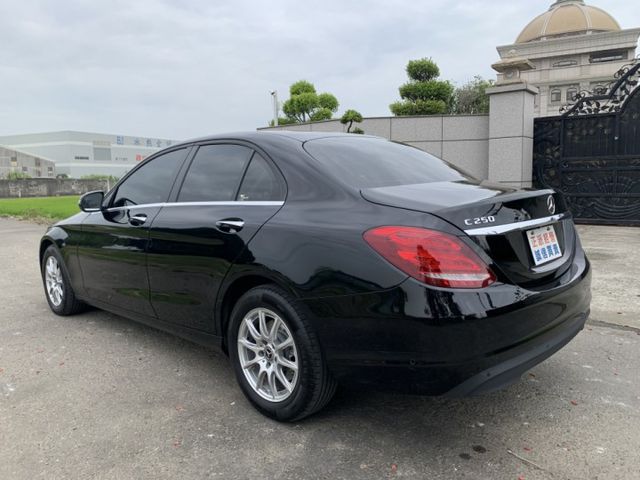 2017/18年式 C250 認證優質車 升級AMG鋁圈/定速/導航/電動椅含加熱/天窗/油水路已處理/內外棉  第5張相片