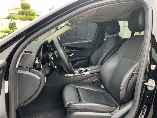 2017/18年式 C250 認證優質車 升級AMG鋁圈/定速/導航/電動椅含加熱/天窗/油水路已處理/內外棉  第6張相片