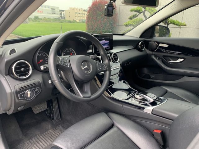 2017/18年式 C250 認證優質車 升級AMG鋁圈/定速/導航/電動椅含加熱/天窗/油水路已處理/內外棉  第7張相片