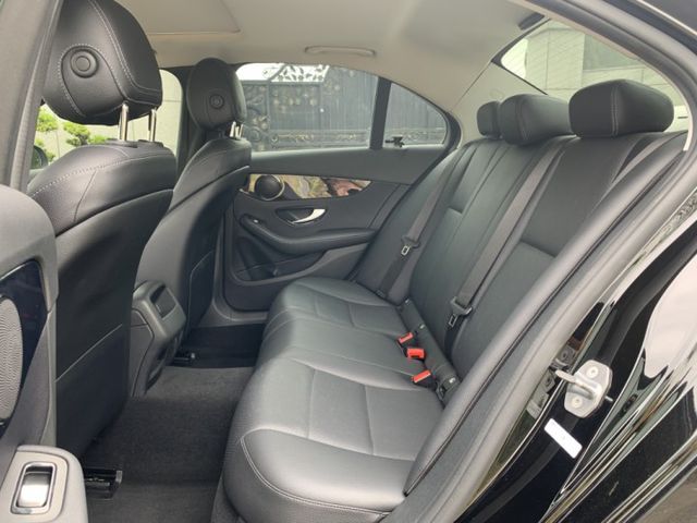 2017/18年式 C250 認證優質車 升級AMG鋁圈/定速/導航/電動椅含加熱/天窗/油水路已處理/內外棉  第8張相片