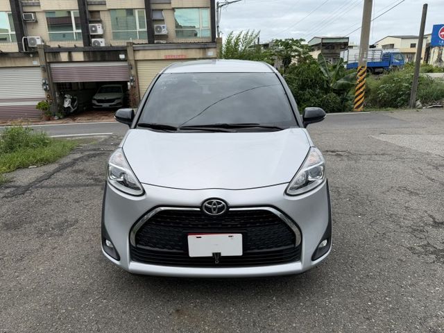 2022 SIENTA 原廠保養/摸們/IK免鑰駛/車況優良/椅背可往前收納/超級大空間/露營載人載貨超實用  第2張相片