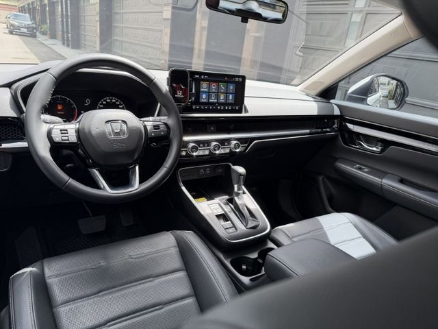 2024 CRV S版 認證車/ACC跟車/車道維持/盲點/摸們/IK/加裝手機架/電動尾門/可全貸/車換車  第15張相片