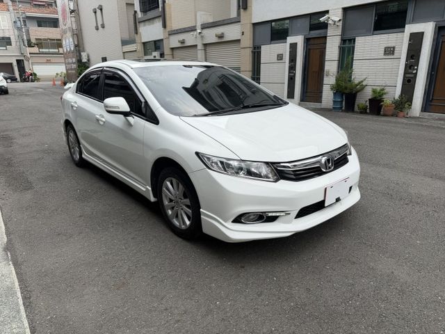 2013年 9代 VTI-S 定速/恆溫/升級安卓機/無線CarPlay/換檔撥片/車況優質/可全額貸款/歡迎試乘  第3張相片