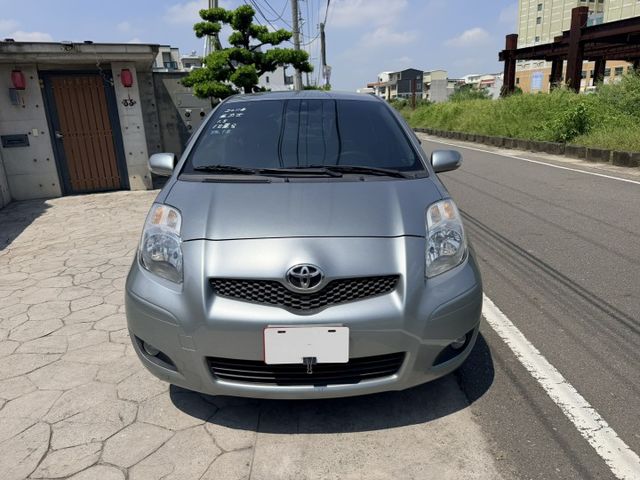 2011 G版 有螢幕的小鴨 / 認證車 / 方向盤音量快撥/恆溫/倒車影像/藍芽通訊/便宜好開代步車  第2張相片