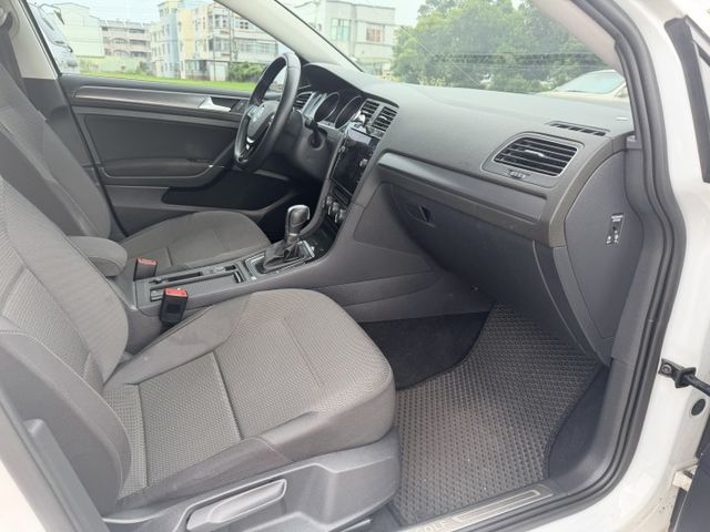 2018 GOLF 280 TSI 認證車 / 1.4稅金省/小車操控靈活/摸們/IK/倒車影像/定速/可全貸/車換車  第11張相片