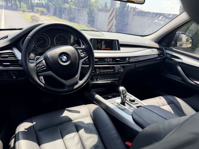 2014年 X5 30D 柴油渦輪/豪華舒適大房車/便宜氣派又不失派頭/電尾門/定速/電動椅/可全額貸款/車換車  第12張相片