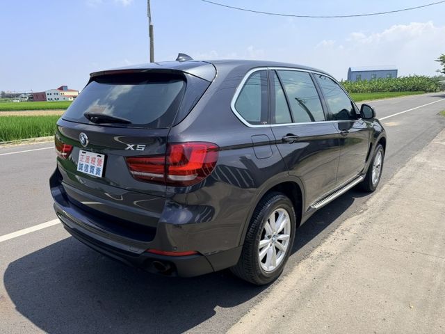 2014年 X5 30D 柴油渦輪/豪華舒適大房車/便宜氣派又不失派頭/電尾門/定速/電動椅/可全額貸款/車換車  第16張相片