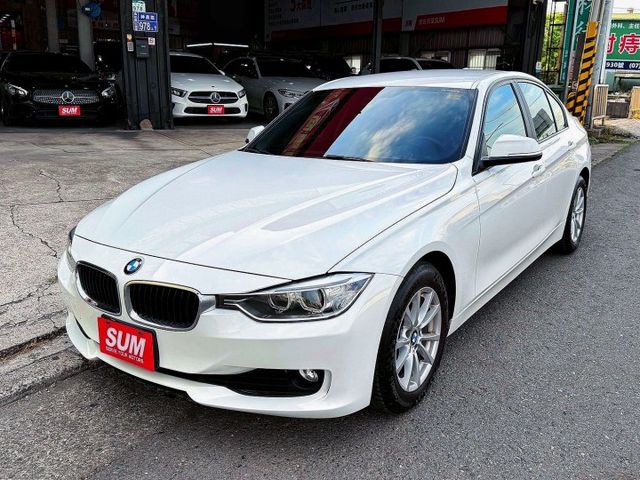 F30 316i 渦輪增壓 全車原鈑件 一手女用車 低里程~1年跑不到1萬 免鑰匙啟動 雙區恆溫空調 原廠HID頭燈  第1張相片