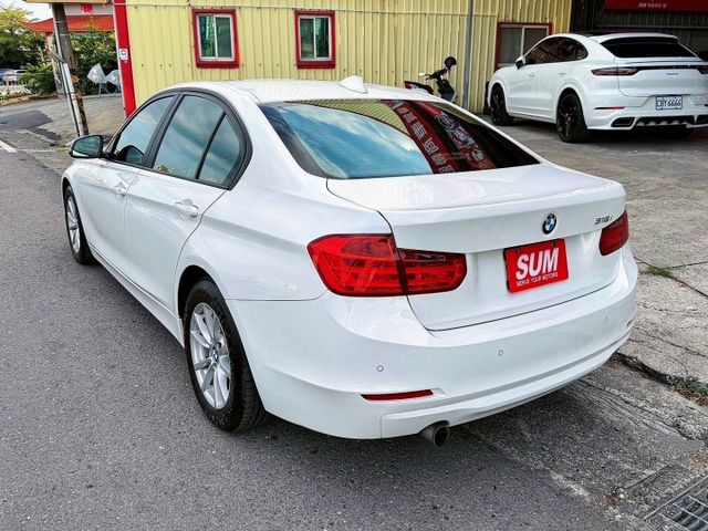 F30 316i 渦輪增壓 全車原鈑件 一手女用車 低里程~1年跑不到1萬 免鑰匙啟動 雙區恆溫空調 原廠HID頭燈  第4張相片