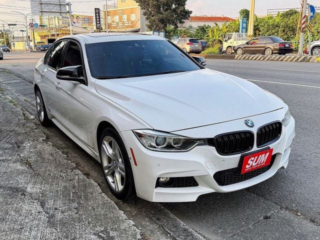 328i 正M版 大保養剛做完 鍊條也剛換完(附工單) 雙前電熱椅 5AS駕駛輔助 四輪傳動 大螢幕 18吋M版鋁圈  第2張相片
