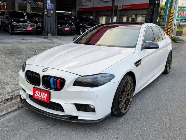 全車改M5外觀 丁字褲方向盤 四出全段排氣管 19吋改裝鋁圈 加大卡鉗 改裝避震器 升級大安卓機 CarPlay系統  第1張相片