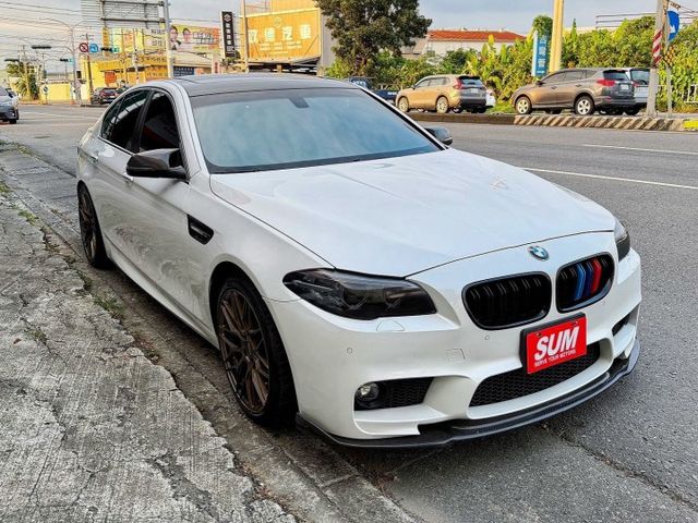 全車改M5外觀 丁字褲方向盤 四出全段排氣管 19吋改裝鋁圈 加大卡鉗 改裝避震器 升級大安卓機 CarPlay系統  第2張相片