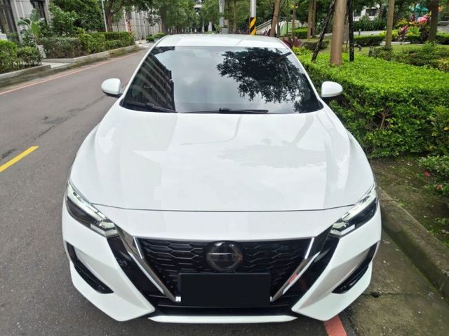 【祺鉅汽車全場認證】盲點、環景、CarPlay 、JBL音響、環艙氣氛燈、原廠保養  第2張相片