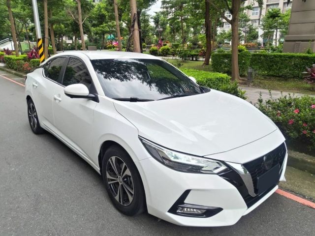 【祺鉅汽車全場認證】盲點、環景、CarPlay 、JBL音響、環艙氣氛燈、原廠保養  第3張相片