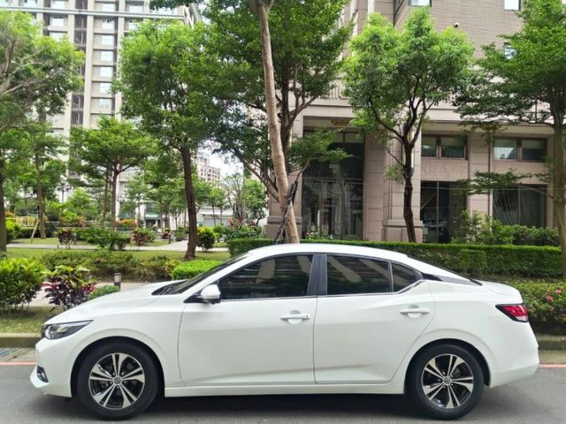 【祺鉅汽車全場認證】盲點、環景、CarPlay 、JBL音響、環艙氣氛燈、原廠保養  第4張相片