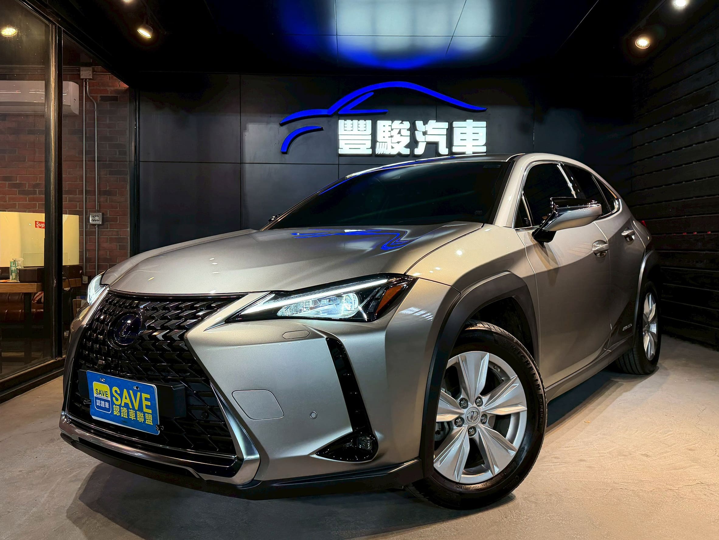 2022年式 Lexus UX250h 豪華版 油電 0938-920-586 周先生 LINE ID : 0938920586  第1張相片