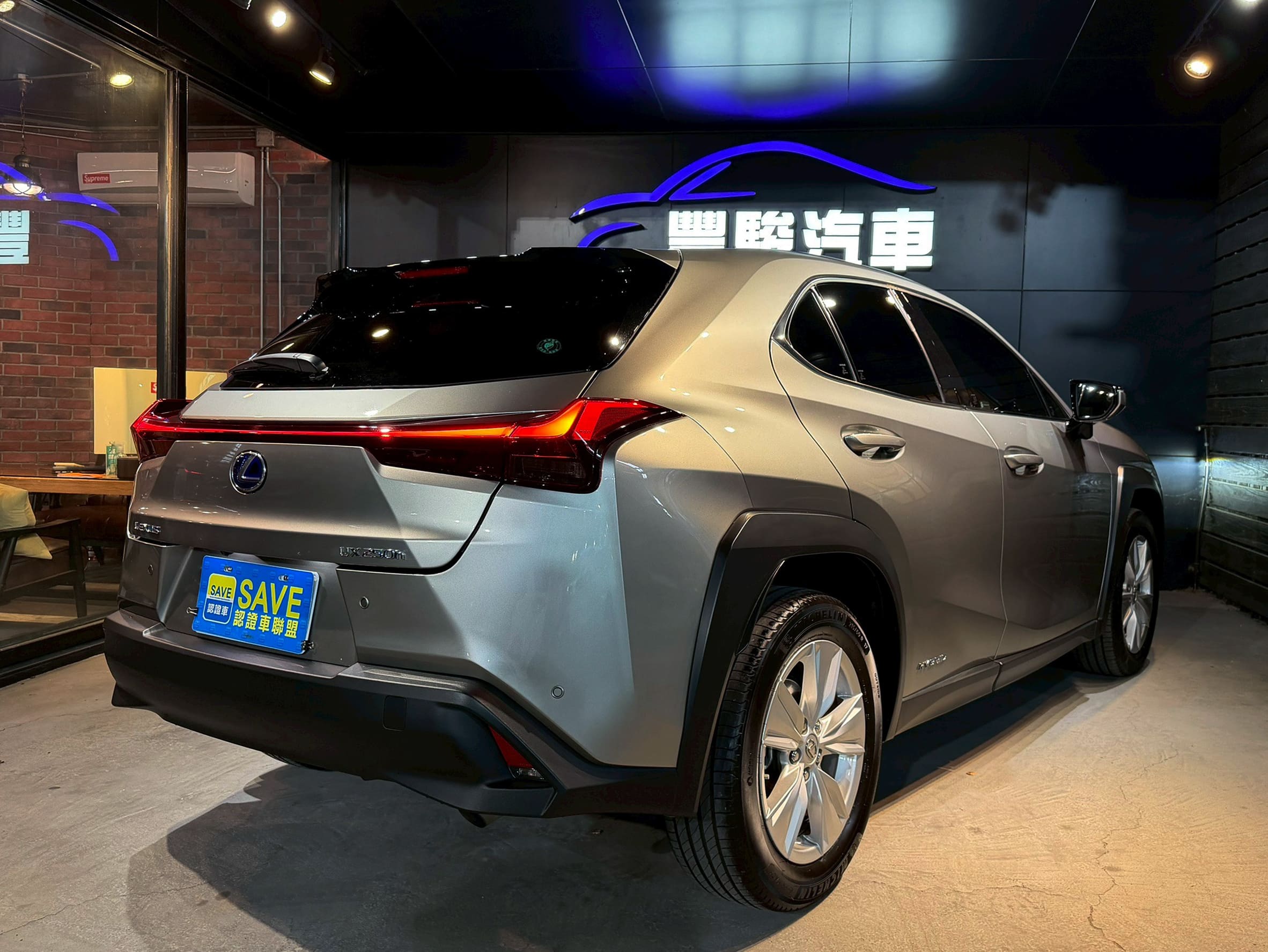 2022年式 Lexus UX250h 豪華版 油電 0938-920-586 周先生 LINE ID : 0938920586  第2張相片