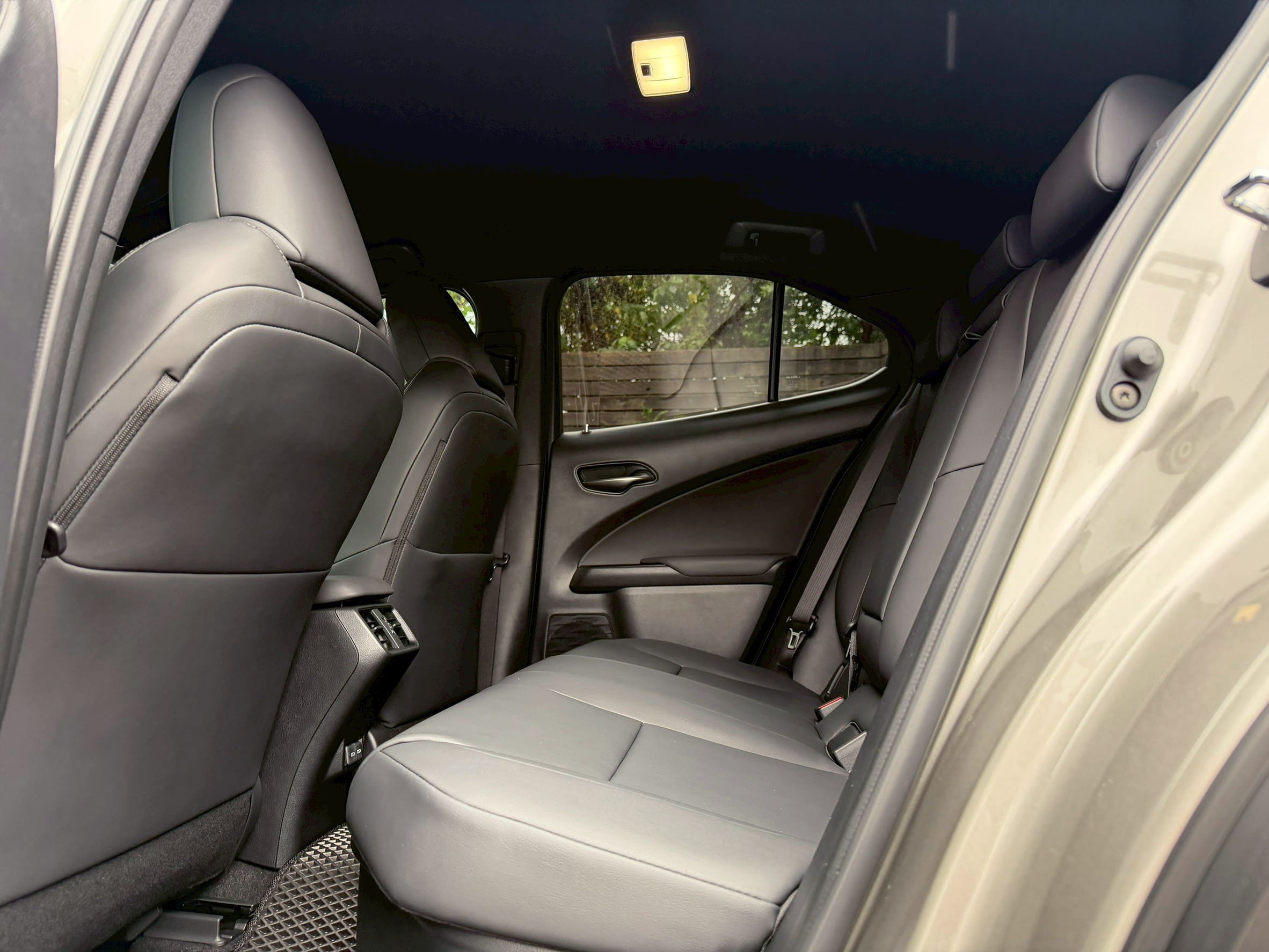 2022年式 Lexus UX250h 豪華版 油電 0938-920-586 周先生 LINE ID : 0938920586  第6張相片