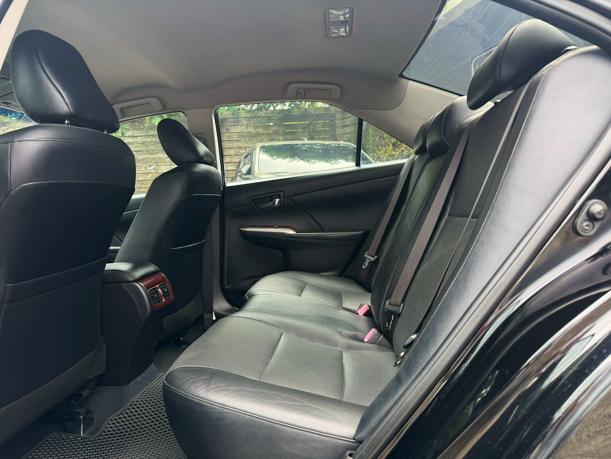 2013 Toyota Camry 2.0 汽油 只跑7萬 0938-920-586 周先生 LINE ID : 0938920586  第5張相片