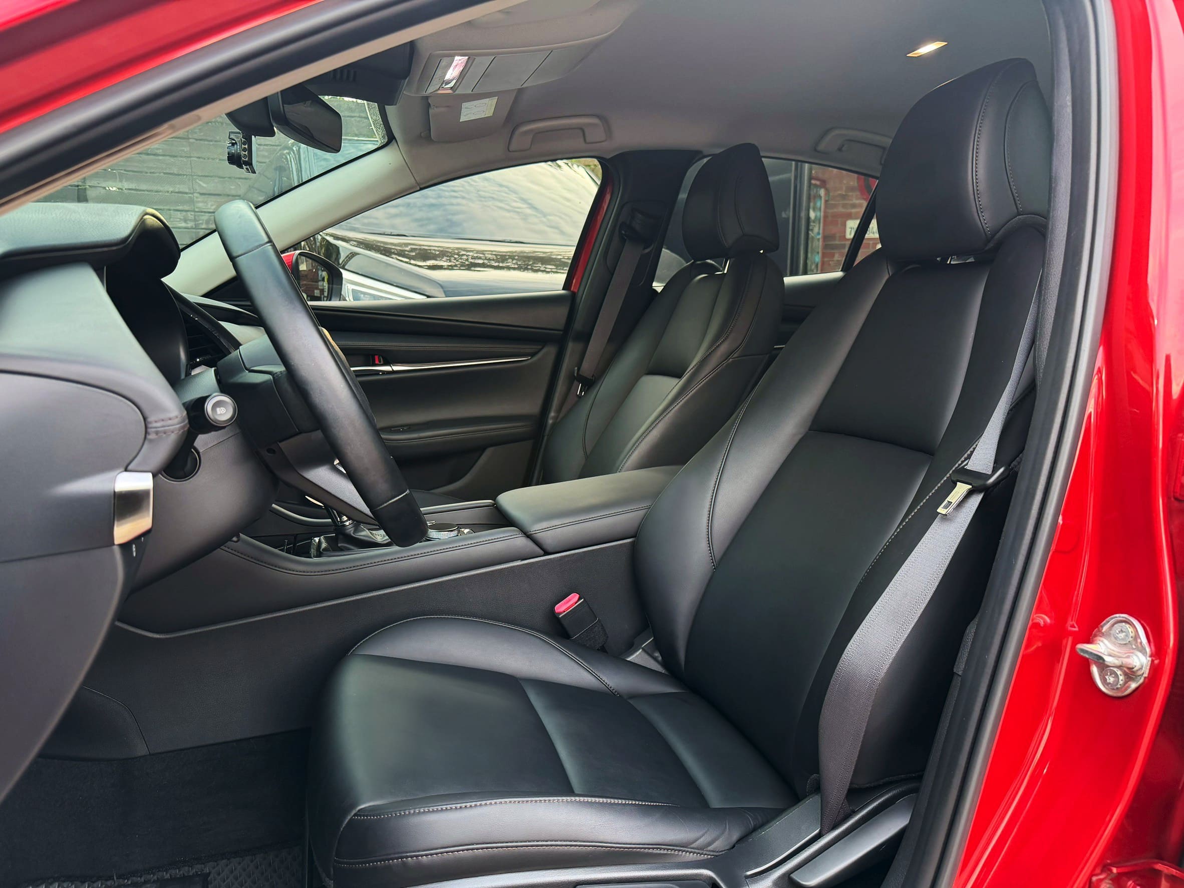 2019 MAZDA3 4D 2.0 頂級型 0938-920-586 周先生 LINE ID : 0938920586  第4張相片