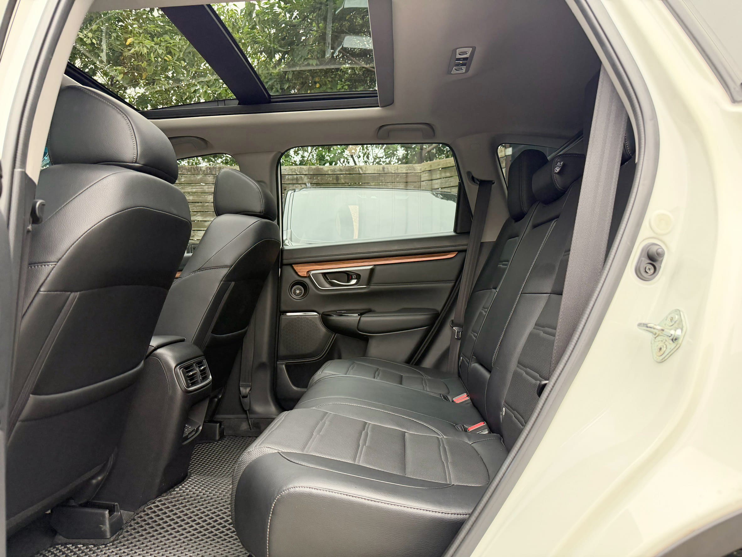 2022 Honda CR-V 1.5 S 5.5代頂級 0938-920-586 周先生 LINE ID : 0938920586  第5張相片