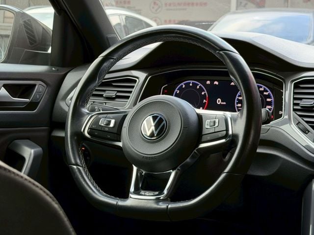 歡迎視訊賞車，330TSI 2.0四傳，原廠保養，原鈑件，認證車。ACC、AEB、車道維持、車道偏離警示、全景天窗、電尾  第9張相片