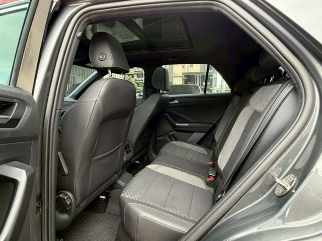 歡迎視訊賞車，330TSI 2.0四傳，原廠保養，原鈑件，認證車。ACC、AEB、車道維持、車道偏離警示、全景天窗、電尾  第12張相片