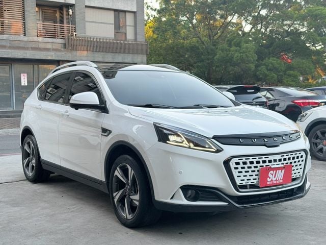 歡迎視訊賞車。改裝駐車冷氣，有車露需求朋友省一筆。環景勁化版，免鑰啟動、環景影像、電動尾門、換檔撥片、LED頭燈。  第5張相片