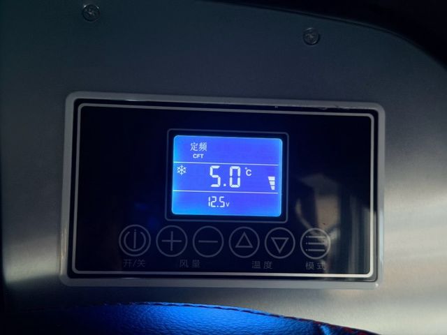 歡迎視訊賞車。改裝駐車冷氣，有車露需求朋友省一筆。環景勁化版，免鑰啟動、環景影像、電動尾門、換檔撥片、LED頭燈。  第6張相片