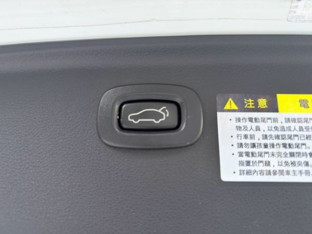 歡迎視訊賞車。改裝駐車冷氣，有車露需求朋友省一筆。環景勁化版，免鑰啟動、環景影像、電動尾門、換檔撥片、LED頭燈。  第14張相片
