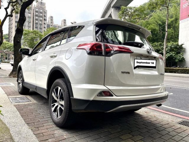 Toyota  RAV4  第19張相片