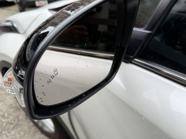 Toyota  C-HR C  第4張相片