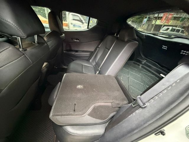 Toyota  C-HR C  第7張相片