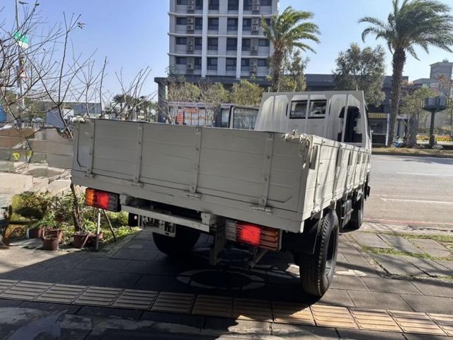 Mitsubishi  Canter  第6張相片