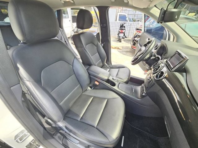 Mercedes-Benz/賓士   B-CLASS  B180  第10張相片