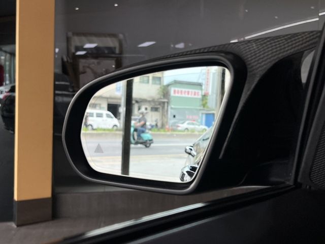 Mercedes-Benz/賓士 C300  第13張相片