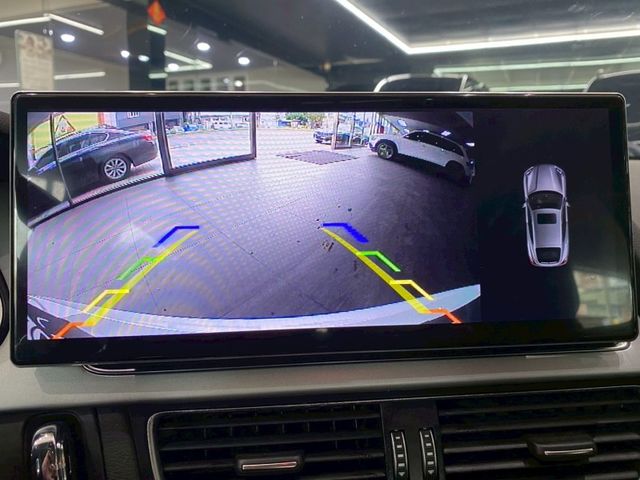 Audi A4  第18張相片