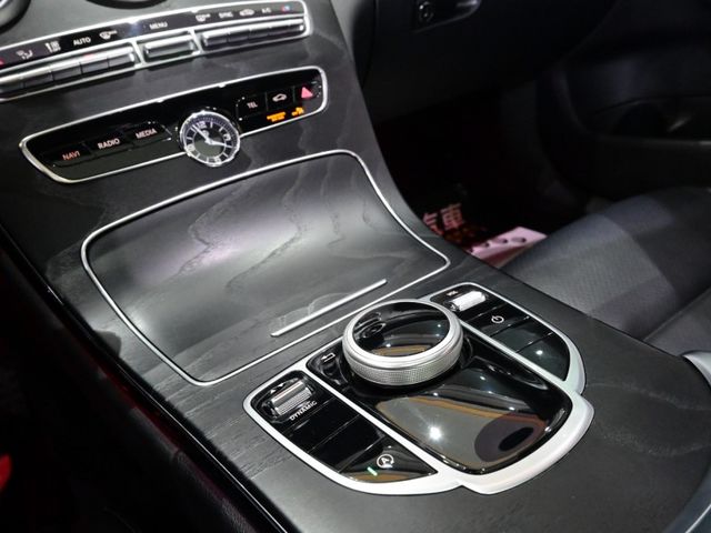 Mercedes-Benz/賓士 C300  第16張相片