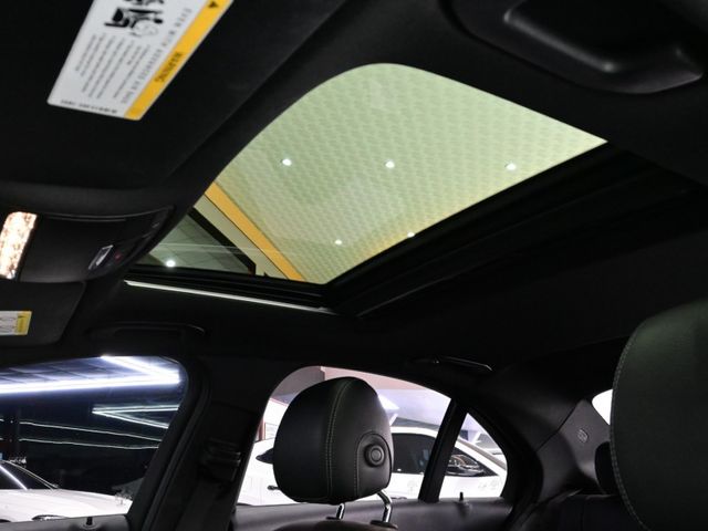 Mercedes-Benz/賓士 C300  第20張相片